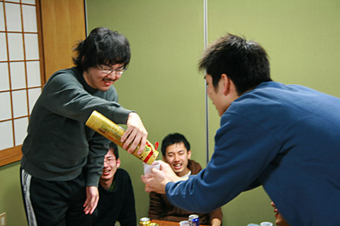 さ、酒が出てこない